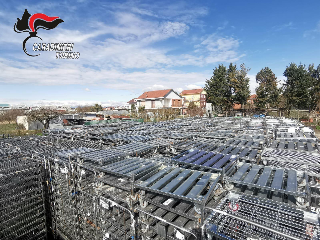 Carrelli rubati ai supermercati e rivenduti sul web: un arresto